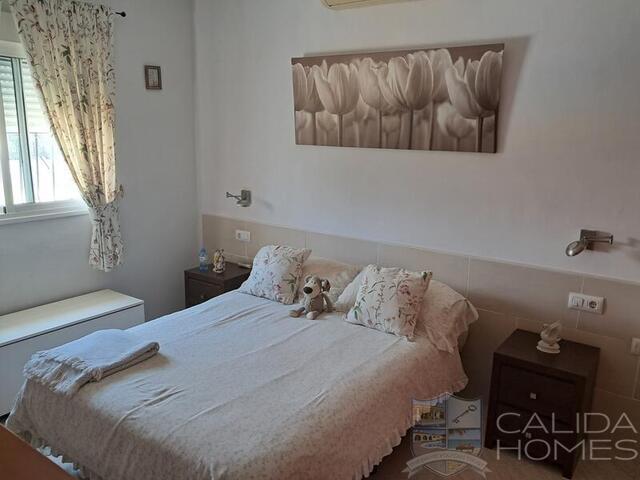 Villa Lily: Resale Villa for Sale in Arboleas, Almería