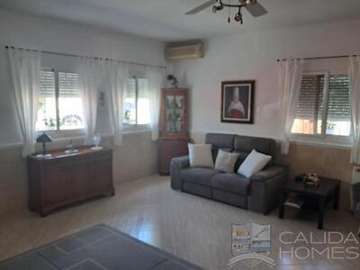 Villa Lily: Resale Villa in Arboleas, Almería