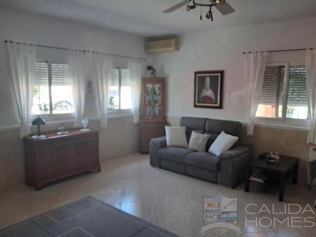 Villa Lily: Resale Villa for Sale in Arboleas, Almería