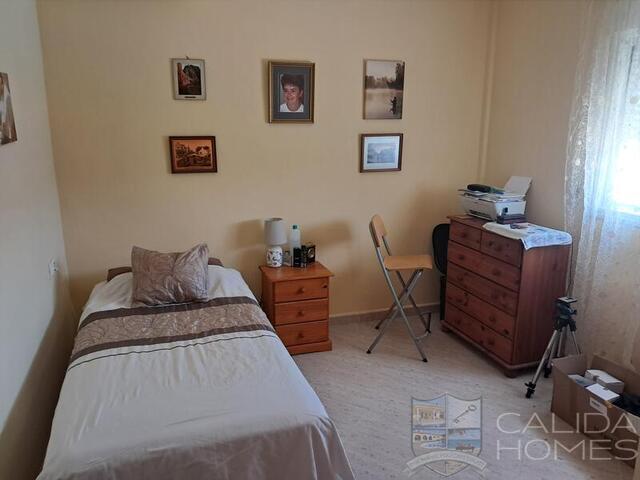 Villa Lily: Resale Villa for Sale in Arboleas, Almería