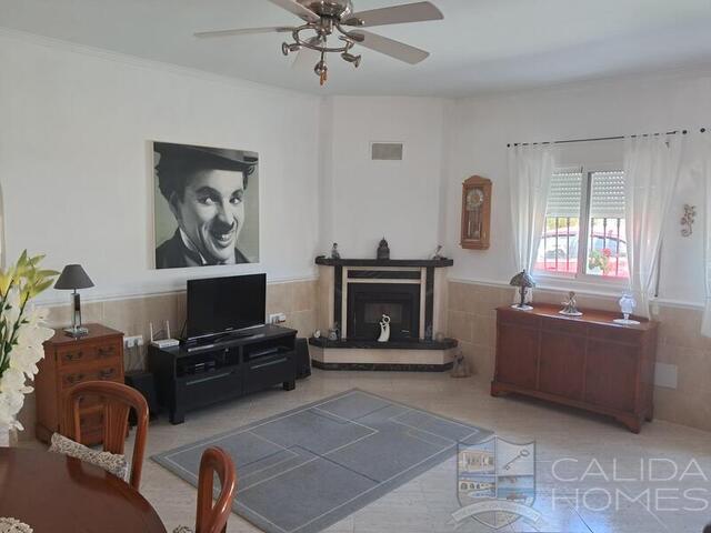 Villa Lily: Resale Villa for Sale in Arboleas, Almería