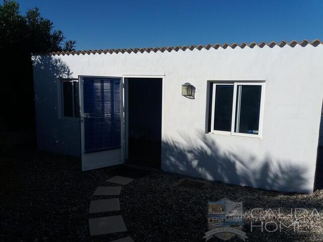 Villa Lirio: Resale Villa for Sale in Arboleas, Almería