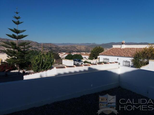 Villa Lirio: Resale Villa for Sale in Arboleas, Almería