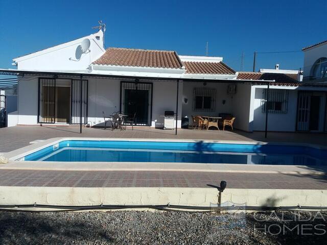 Villa Lirio: Resale Villa for Sale in Arboleas, Almería