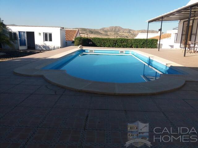 Villa Lirio: Resale Villa for Sale in Arboleas, Almería