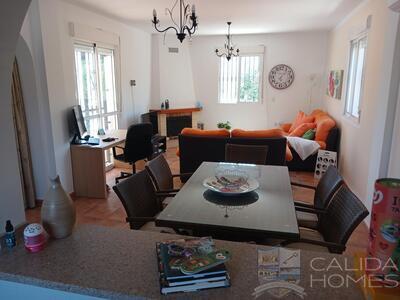 Villa Los Colorados: Resale Villa in Arboleas, Almería
