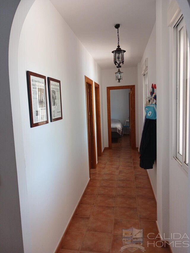 Villa Los Colorados: Resale Villa for Sale in Arboleas, Almería