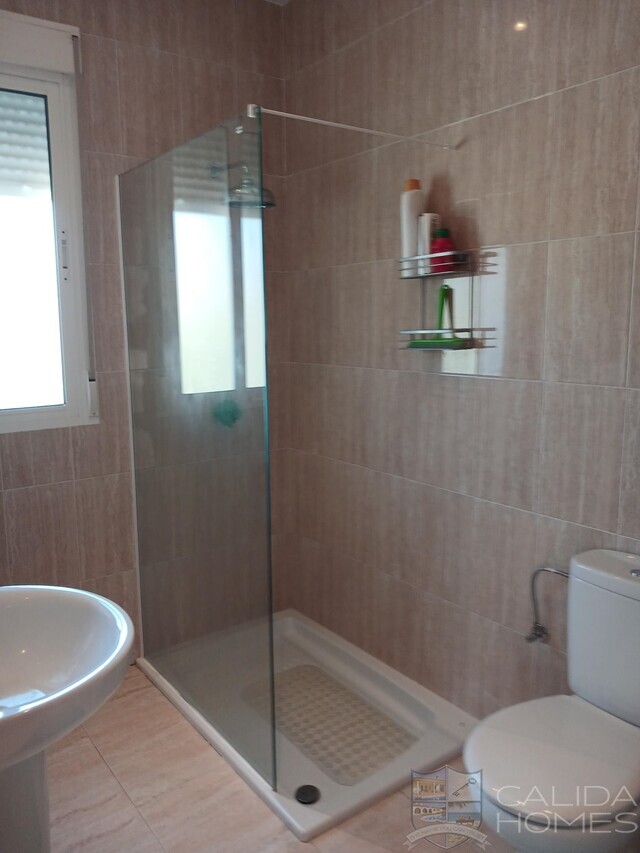 Villa Los Colorados: Resale Villa for Sale in Arboleas, Almería