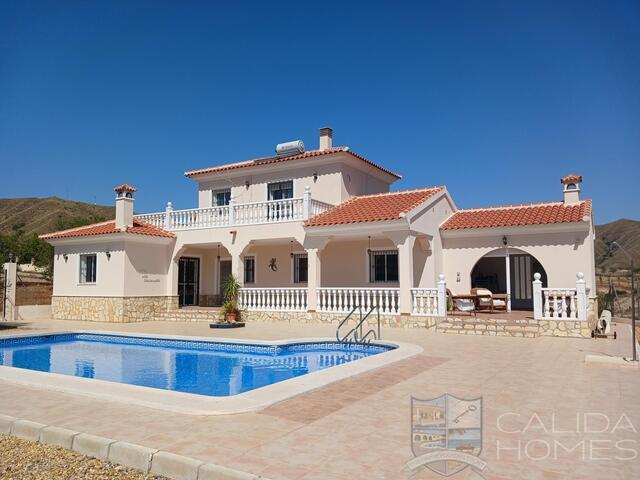 Villa Los Colorados: Resale Villa for Sale in Arboleas, Almería