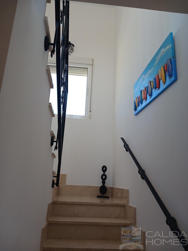 Villa Los Colorados: Resale Villa for Sale in Arboleas, Almería