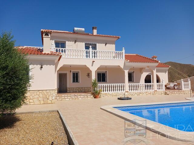Villa Los Colorados: Resale Villa for Sale in Arboleas, Almería