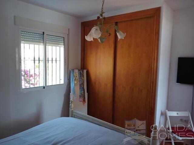 Villa Los Colorados: Resale Villa for Sale in Arboleas, Almería