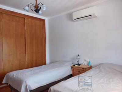Villa Los Colorados: Resale Villa in Arboleas, Almería