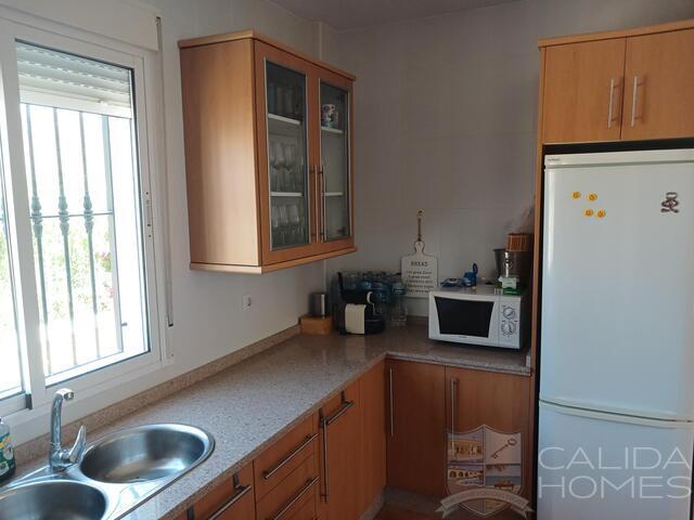 Villa Los Colorados: Resale Villa for Sale in Arboleas, Almería