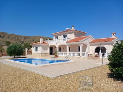 Villa Los Colorados: Resale Villa in Arboleas, Almería