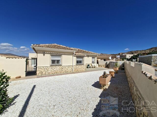 Villa Los Keron : Resale Villa for Sale in Arboleas, Almería