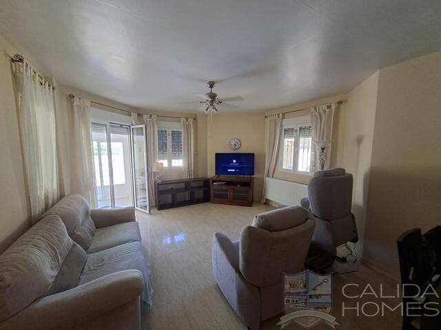 Villa Los Keron : Resale Villa for Sale in Arboleas, Almería