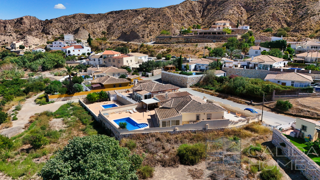 Villa Los Keron : Resale Villa for Sale in Arboleas, Almería