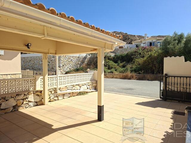 Villa Los Keron : Resale Villa for Sale in Arboleas, Almería