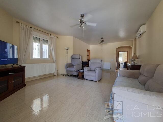 Villa Los Keron : Resale Villa for Sale in Arboleas, Almería
