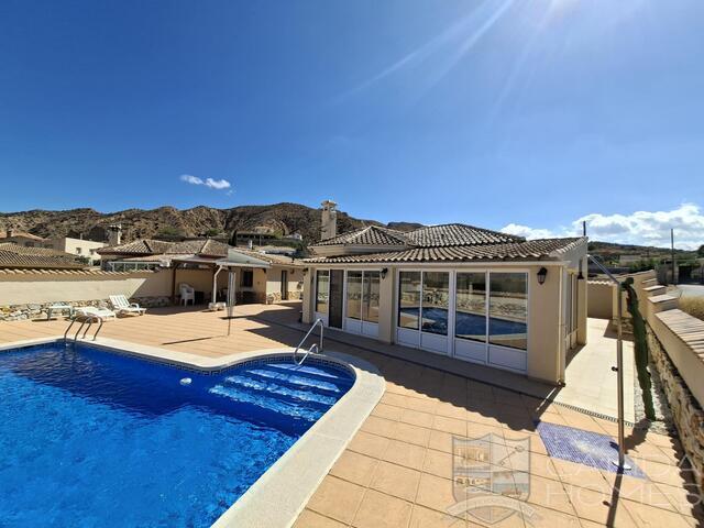 Villa Los Keron : Resale Villa for Sale in Arboleas, Almería