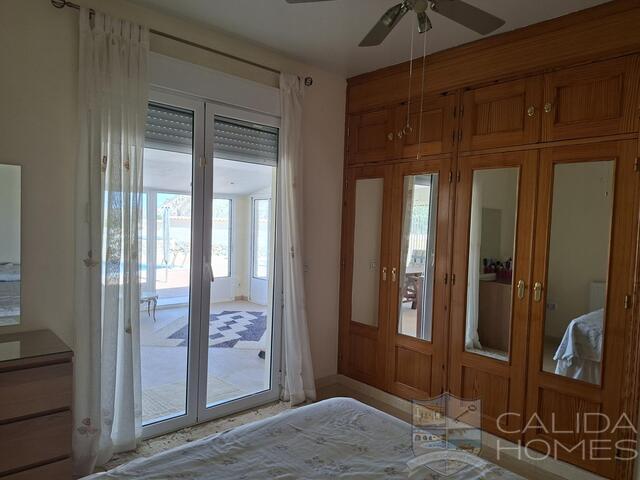 Villa Los Keron : Resale Villa for Sale in Arboleas, Almería
