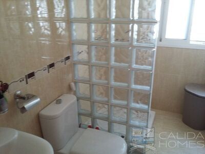 Villa Los Suenos: Resale Villa in Arboleas, Almería