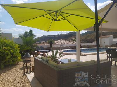 Villa Los Suenos: Resale Villa in Arboleas, Almería