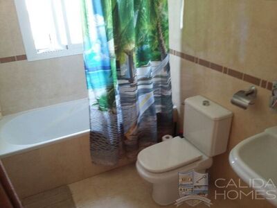 Villa Los Suenos: Resale Villa in Arboleas, Almería