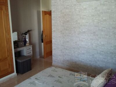 Villa Los Suenos: Resale Villa in Arboleas, Almería
