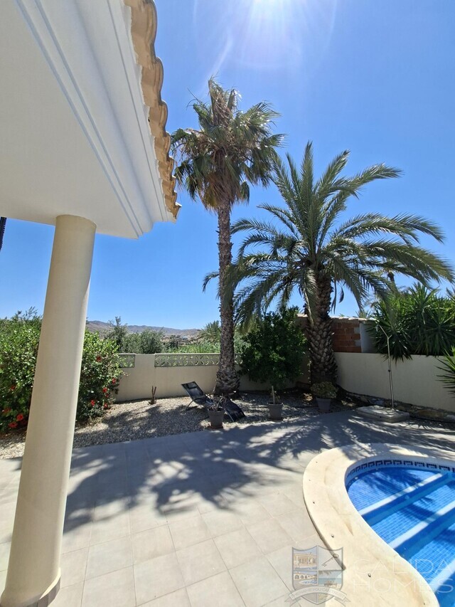 Villa Lua : Resale Villa for Sale in Arboleas, Almería