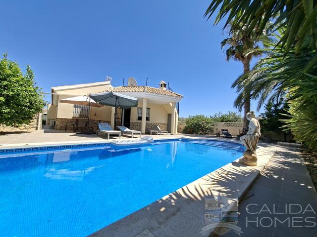 Villa Lua : Resale Villa for Sale in Arboleas, Almería