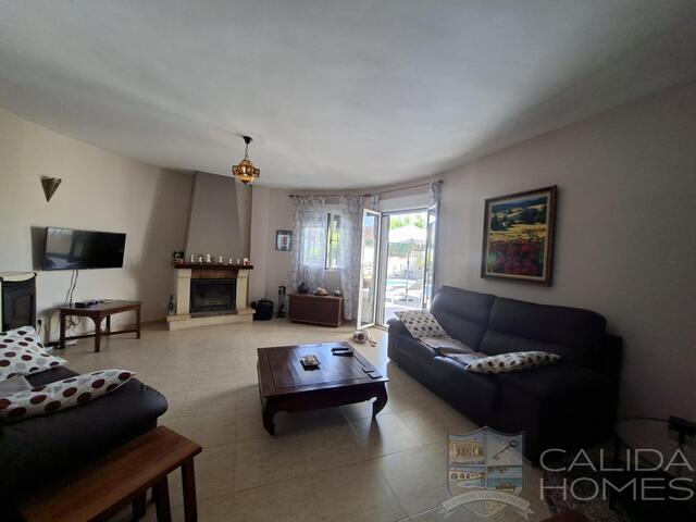 Villa Lua : Resale Villa for Sale in Arboleas, Almería