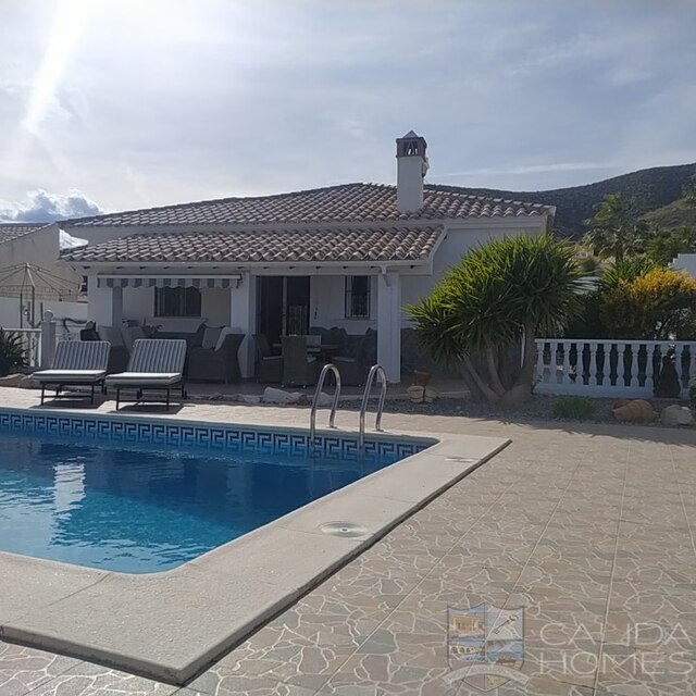 Villa Luna : Resale Villa for Sale in Arboleas, Almería