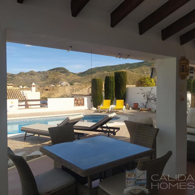 Villa Luna : Resale Villa for Sale in Arboleas, Almería