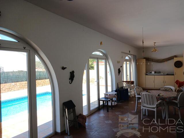 Villa Luna: Resale Villa for Sale in Arboleas, Almería