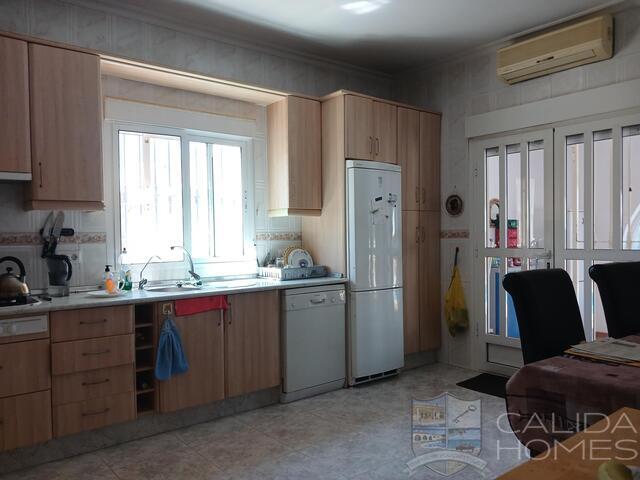 Villa Luna: Resale Villa for Sale in Arboleas, Almería