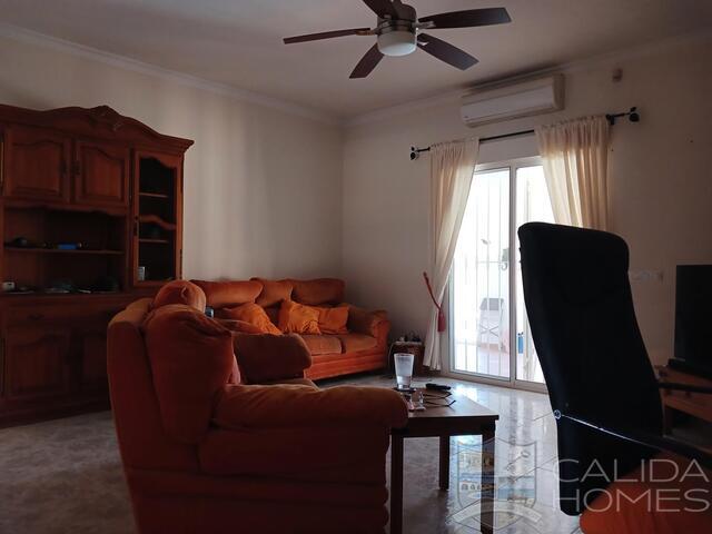 Villa Luna: Resale Villa for Sale in Arboleas, Almería
