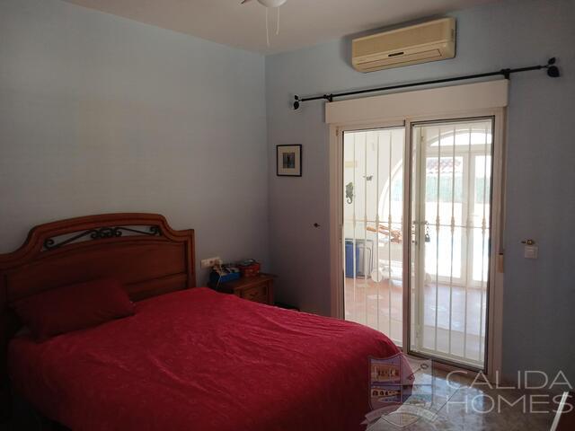 Villa Luna: Resale Villa for Sale in Arboleas, Almería