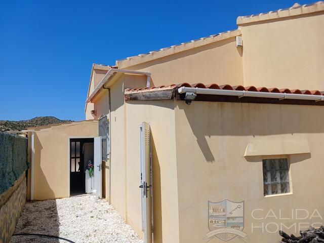 Villa Luna: Resale Villa for Sale in Arboleas, Almería