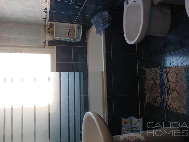Villa Luna: Resale Villa for Sale in Arboleas, Almería