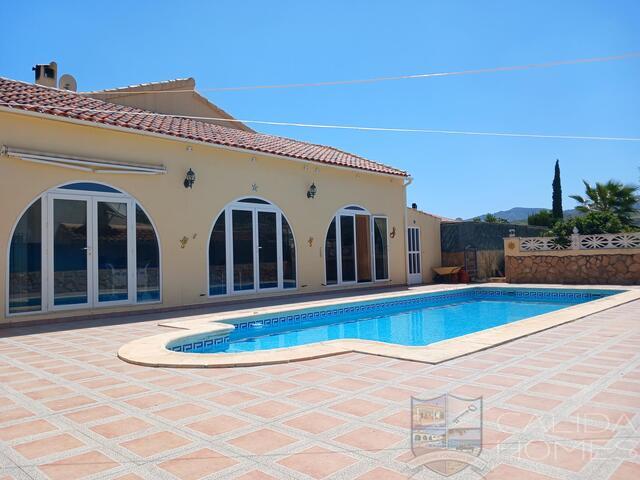 Villa Luna: Resale Villa for Sale in Arboleas, Almería