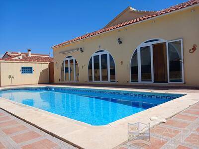 Villa Luna: Resale Villa in Arboleas, Almería