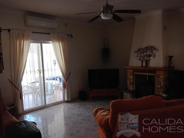Villa Luna: Resale Villa for Sale in Arboleas, Almería