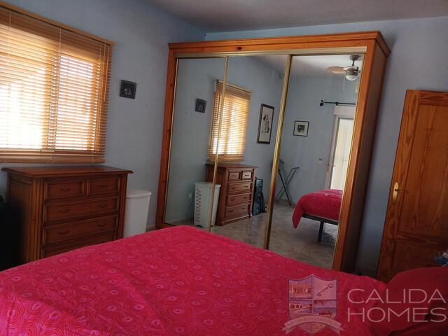 Villa Luna: Resale Villa for Sale in Arboleas, Almería