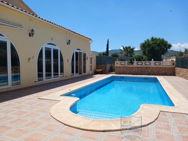 Villa Luna: Resale Villa for Sale in Arboleas, Almería