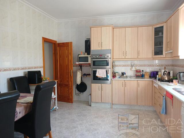 Villa Luna: Resale Villa for Sale in Arboleas, Almería