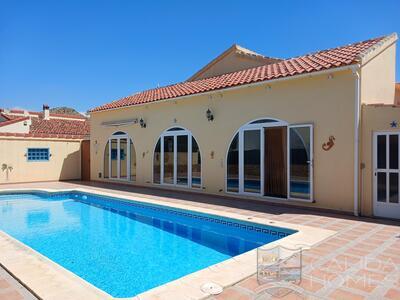 Villa Luna: Resale Villa in Arboleas, Almería