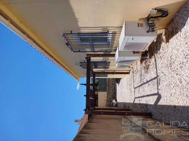 Villa Luna: Resale Villa for Sale in Arboleas, Almería