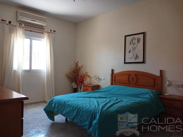 Villa Luna: Resale Villa for Sale in Arboleas, Almería